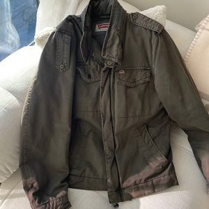 Levi’s men’s cargo jacket green fits like a large no size indicated heavily worn